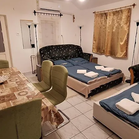Benitta Vendeghaz Apartment