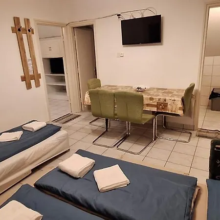 Benitta Vendeghaz Apartment *